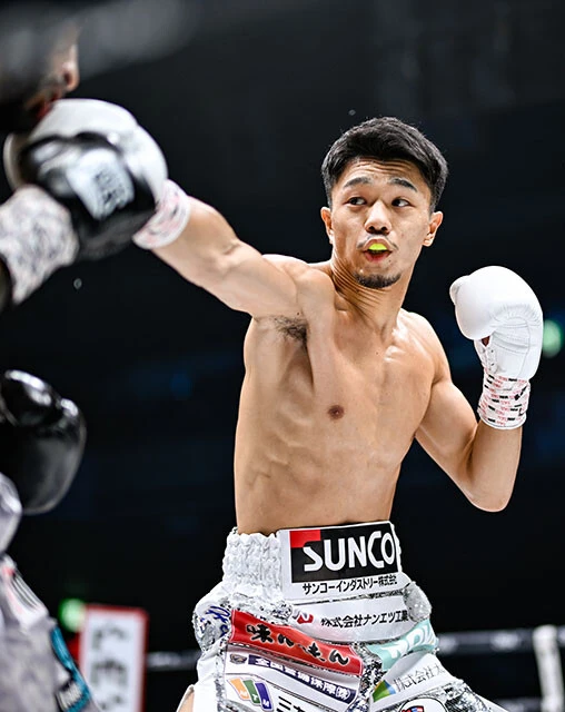 将来的に井上との対戦が期待される、WBC世界バンタム級王座を保持する3階級制覇王者、中谷潤人(M.T)。戦績27戦全勝(20KO)