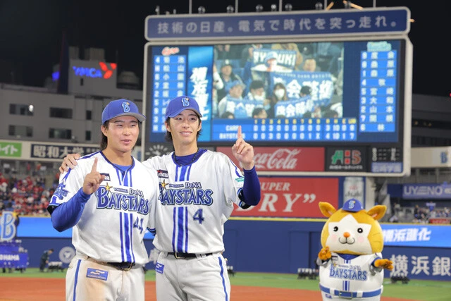 度会(右)、石上(左)とふたりのルーキーが開幕スタメンを勝ち取り躍動。春季キャンプ前から個々に合わせた育成・強化プランはスタートしていた