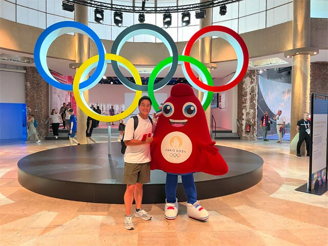 競技観戦チケットを持たない人々も思い思いに五輪を楽しめるような有料ホスピタリティ施設【Clubhouse24】館内の様子。会場となった「パレ・ド・トーキョー」は1937年のパリ万博時に建てられたもので、パリ五輪ではこうした歴史的建造物を運用・魅せる演出が随所にちりばめられていた