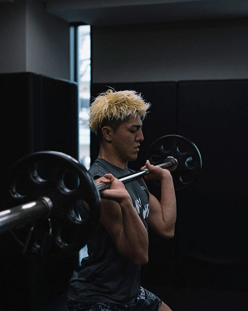 試合がない時期でも2部練、3部練が当たり前で、多い日では4部練を行なう日もあるという鈴木。二刀流実現はそれだけの練習量に支えられている