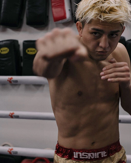 RIZINフェザー級王者、KNOCK OUT-BLACKスーパーライト級王者・鈴木千裕