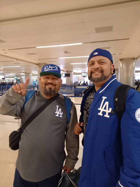 ロサンゼルス国際空港で出会ったリッチー（左）とイヴァン（右）。メキシコにルーツを持つアメリカ人（チカーノ）で、大のドジャースファンだ