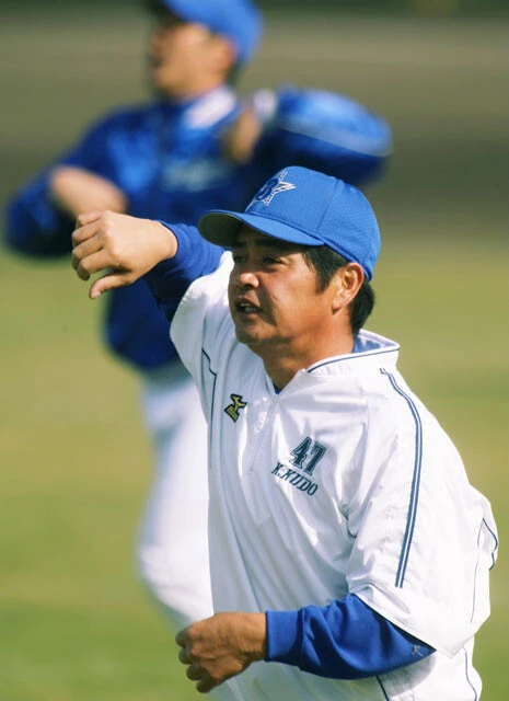 2007年、当時在籍していた横浜のキャンプでウオーミングアップする工藤公康投手(写真:時事)