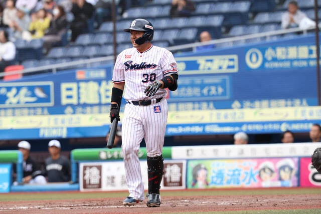 西田明央（32歳）捕手《ヤクルト》：この日はキャッチャーがふたりしかおらず、出ずっぱりだったベテラン。「打席で子供の『パパー！』って声が聞こえて。ピッチャーには申し訳ないけど、それでヒットが打てました」