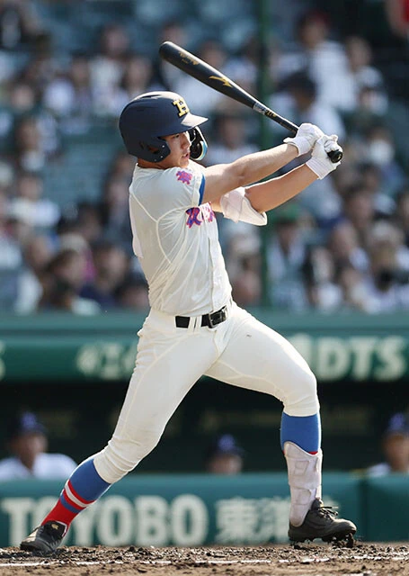 石塚裕惺（花咲徳栄・埼玉）高校通算26本塁打の強打者でプロの需要が高い、右投右打の遊撃手