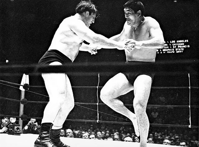 ニューヨークのマディソン・スクエア・ガーデンでWWWF世界ヘビー級王者、ブルーノ・サンマルチノに挑戦する馬場。ブルーノとは生涯を通して親交があったという(1964年2月17日)