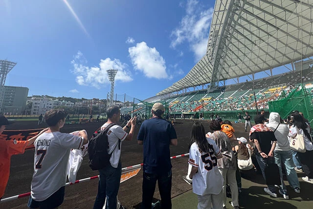 球場に詰めかけた多くのファンが熱視線を送った