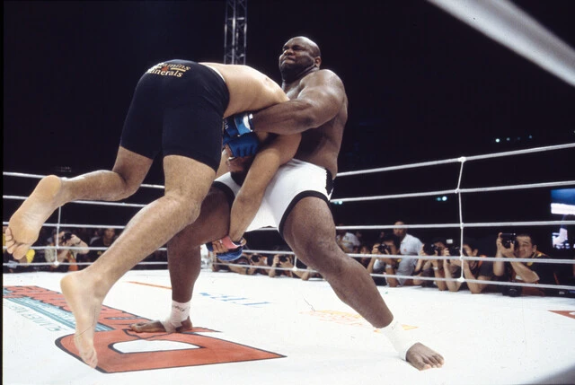 200㎝、160㎏の「ビースト」として上り調子だったボブ・サップ。驚異的なパワーでノゲイラを追い詰めた