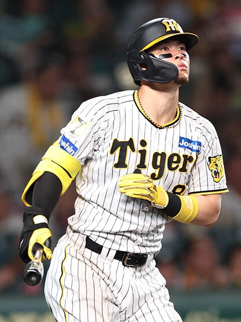 ここまで両リーグワーストの19失策を記録している佐藤。守備向上でチームを助けられるか