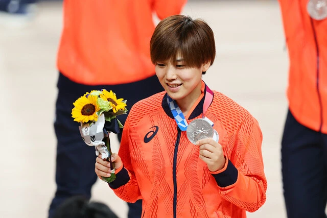 東京五輪2020では、1試合18アシストの五輪新記録を達成。ただし、本人は「私はほかの選手よりも劣っている部分が多いので、人一倍頑張らないとダメ」と語る。座右の銘は「努力の上に花は咲く」（写真／森田直樹／アフロスポーツ）