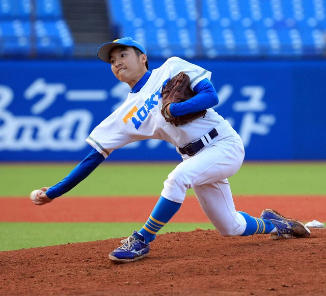 元ロッテ・渡辺俊介の長男・向輝は東京大に現役で合格。高校時代に父と同じアンダースローに転向し、大学3年目で登板機会が増えた