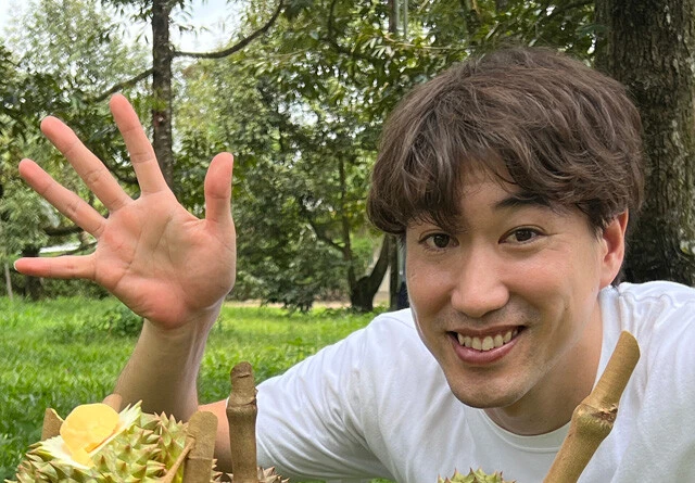 元サッカー日本代表・坂井達弥が、なぜタイでドリアン作り!?　妻「これは本気だ」