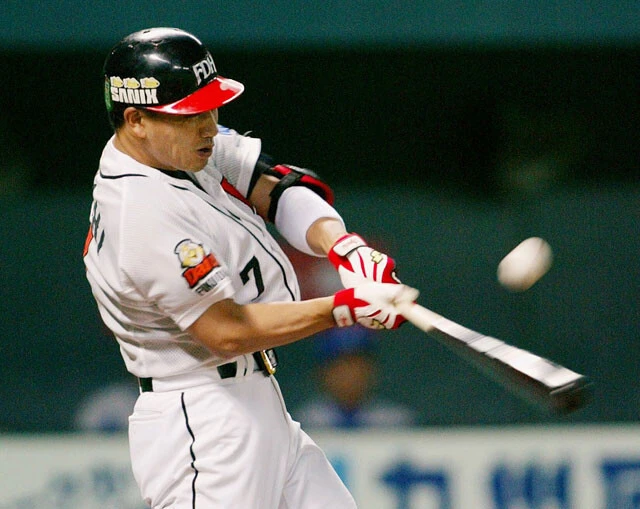 井口資仁(写真:時事)