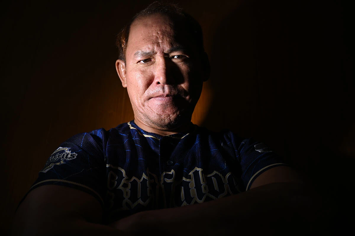 「タイガーマスク みたいなことができるわけではないから『ウサギとカメ』のカメのようにコツコツやっていこうと」と語るOKUMURA