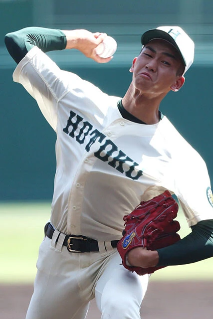 今朝丸裕喜（報徳学園・兵庫）188㎝の長身から最速151キロの快速球を投げ込む本格派右腕