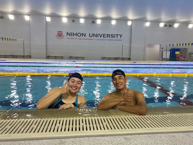 松田がパリ五輪で期待を寄せる、陸上女子槍投げの北口榛花(左)。槍投げのパフォーマンス向上のために、松田は過去に二度、水泳の指導に赴いたことがある