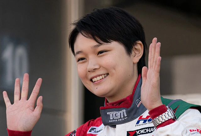 スーパーフォーミュラ挑戦中のJuju、いまさら自動車教習所通いで戸惑った話