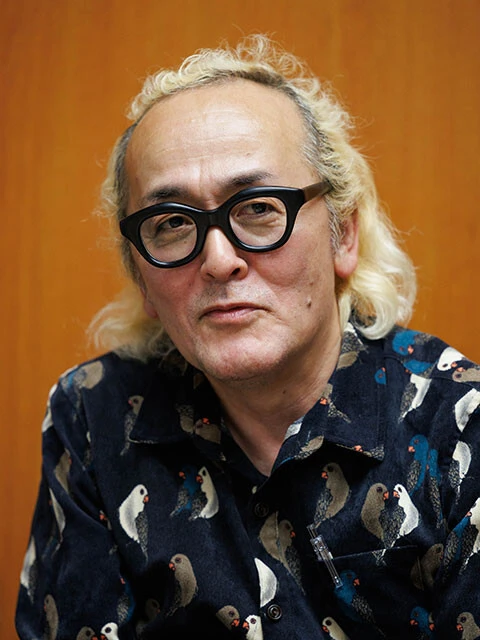 店主（冨岡秀平） 1998年に脱サラし、サイン入りカードを扱うメモラビリアショップに修業に入る。2001年に独立、東京・御徒町で「G-FREAK メモラビリア スポーツカードショップ」経営。MLBをはじめNBA、欧州サッカー、BBMなどあらゆるカードを扱う