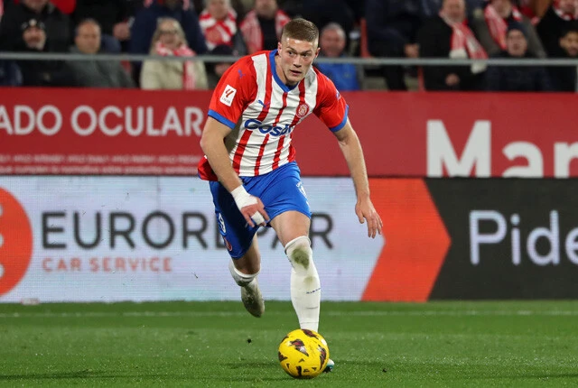 チーム得点王(2月21日時点でリーグ3位の14得点)のドフビク。身長184㎝、ポストプレーにも長けたウクライナ人FWだ