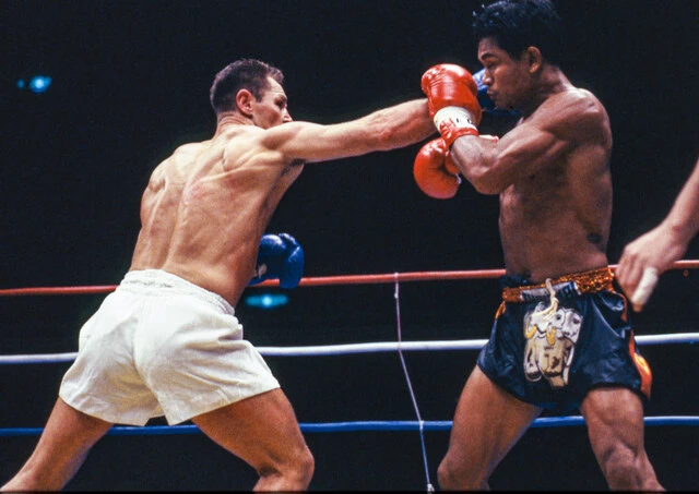 ライバル、チャンプア・ゲッソンリット(右)との4度目の対戦が『K-2 GRAND PRIX'93』で実現(写真/長尾 迪)