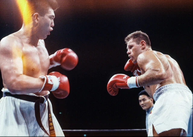 K-1旗揚げ前年の92年8月には、前田日明が率いるリングスで佐竹雅昭との対戦も実現している