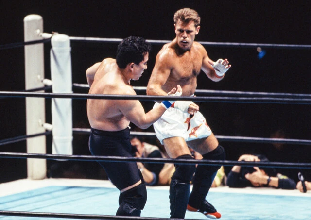 角田戦は1~3Rがリングスルール、4~5Rがキックボクシングルールという試合形式で行なわれた