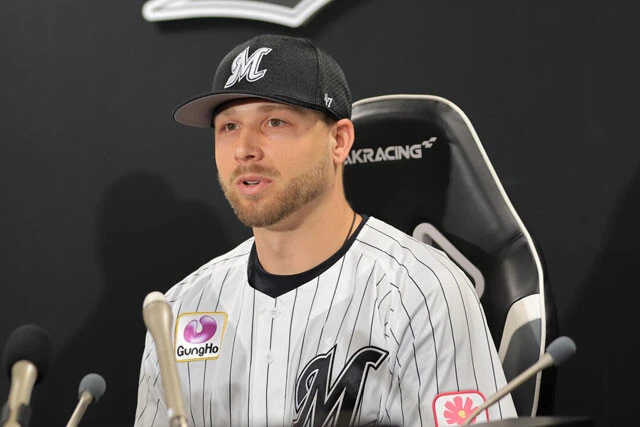 ボス［ロッテ］32歳／アメリカ／前所属：マリナーズ／右投右打／【年俸】3億円／MLB通算207試合登板と実績◎。先発を希望して来日。「球種は多彩だが、決め球に欠ける印象」。覚えたての日本語は「お先です」【評価B】