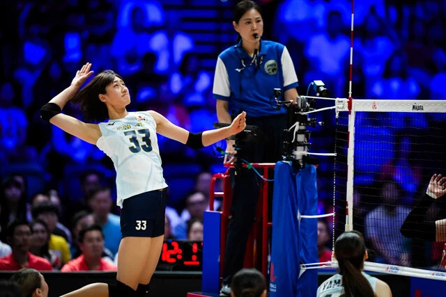 元女子日本代表・大友 愛氏の娘としても注目される秋本。今年1月に春高バレーを制した18歳は、どう成長していくのか