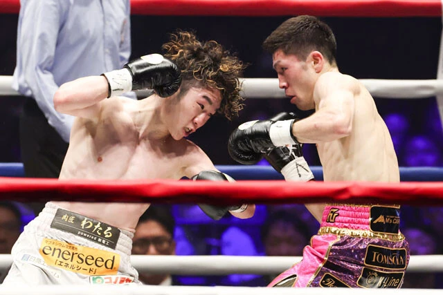 ７回以降は戦略変更した拳四朗が巧みなステップワークを駆使し、的確にパンチをヒットさせる場面が目立った