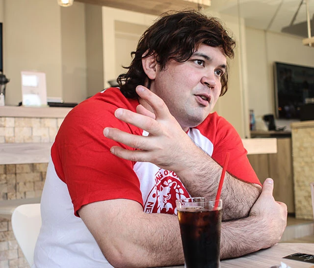 トレーニングのきつさをうかがわせながらも、練習生としての生活を楽しそうに語って いた