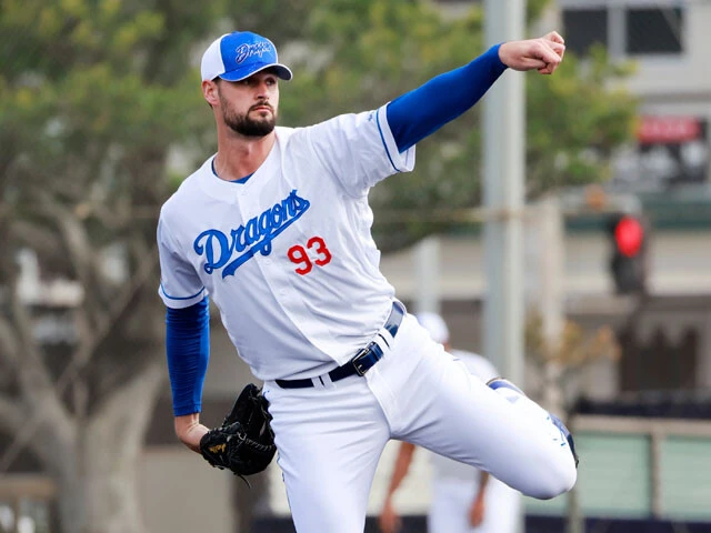 マラー［中日］27歳／アメリカ／前所属：アスレチックス／左投右打／【年俸】1億円／身長201㎝、体重118㎏の巨漢ながらスイーパーなど変化球主体の技巧派。MLB移籍の小笠原に代わる先発左腕。名古屋名物ひつまぶしもOK【評価B】