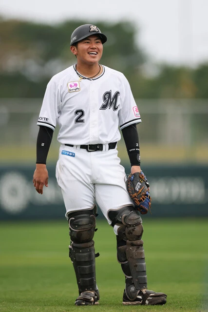 松川虎生(ロッテ/捕手) 高卒新人として佐々木朗希(現ドジャース)の完全試合達成をアシスト。出場機会をつかみたい