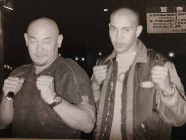 用心棒仲間だったジェイソン信長と（和田氏提供）