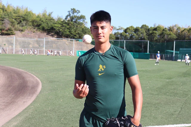 身長189cm、98kgという恵まれた体格の武元。大谷翔平や石川と同じく、打撃の評価も高いが、アスレチックス入団後は投手に専念する予定だという