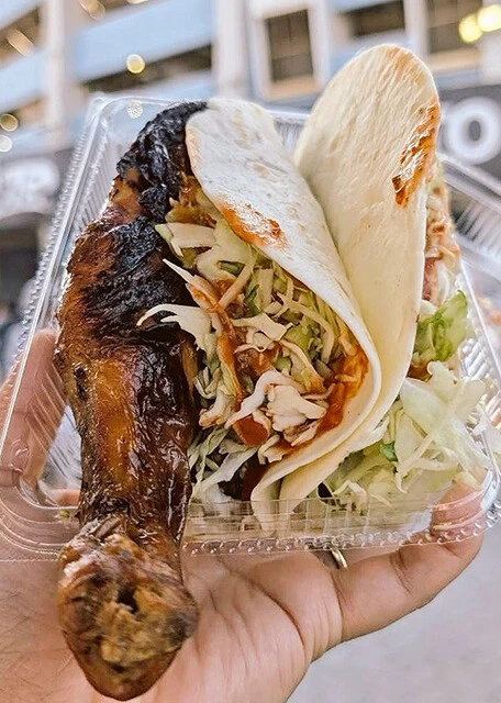 球場メシ太郎氏のイチオシはZOZOマリンの「カフェテキサス」。チキンや肉々しいタコスはビールとの相性も完璧。写真は「スタジアムセット」（1250円）