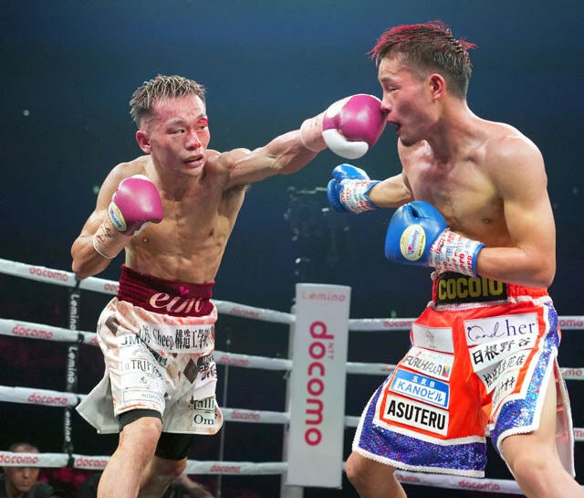 日本バンタム級王座戦での堤聖也（左）と穴口一輝（右）。約1ヵ月後、穴口は帰らぬ人に