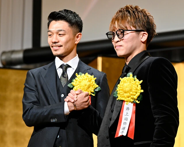 来年5月、現WBC世界バンタム級王者・中谷(左)との日本人対決が、東京ドームで予定されている