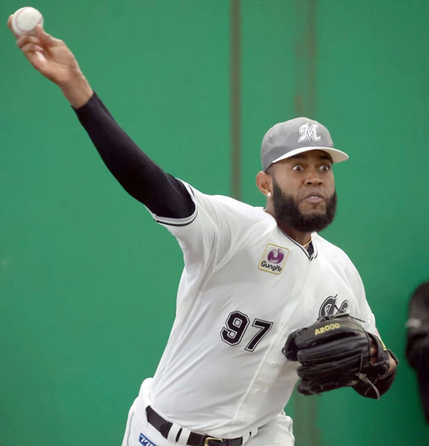 ゲレーロ［ロッテ］34歳／コロンビア／前所属：エンゼルス傘下／投手／右投右打／【年俸】1億円／22年にロッテでプレーし最速163キロを記録（ちなみに頭部死球）した203㎝右腕。「三振も多いが四球も多い欠点が解消されていれば脅威」【評価B】