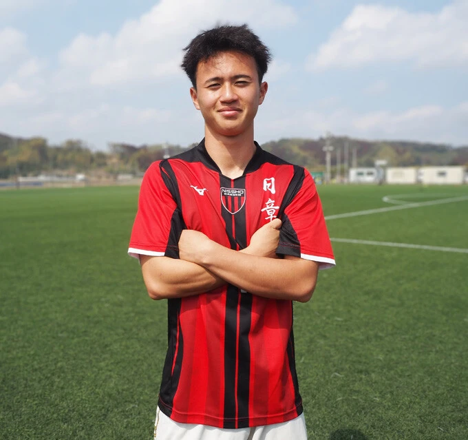 高岡伶颯 2007年生まれ、宮崎県出身。ポジションはFW。日章学園高では1年時から3年連続で全国高校サッカー選手権に出場。23年にはU-17日本代表としてU-17W杯に出場して4得点。昨年6月にプレミアリーグのサウサンプトン加入が内定し、この春、プロ生活をスタートした。165㎝、62㎏