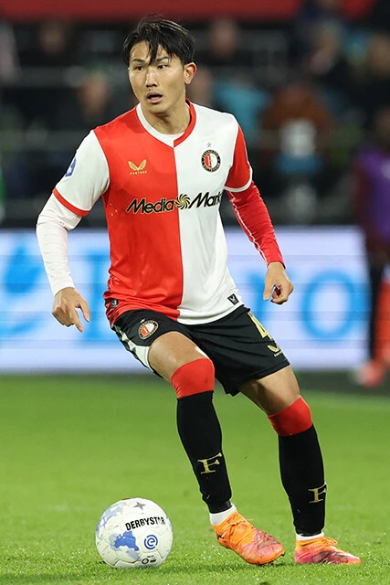 今季からフェイエノールトへ加入した渡辺。移籍直後から守備の要として試合に出続けている