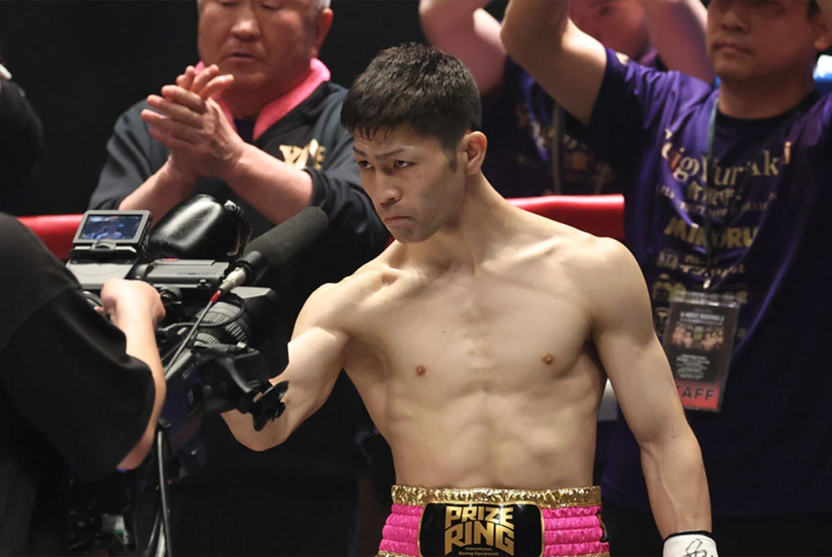 試合前、「ラスボス」拳四朗に視線を向けるユーリ阿久井(撮影/北川直樹)