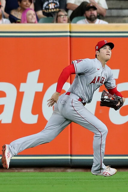 エンゼルス時代に7試合で外野守備を経験。PSでは「三刀流」が見られるかもしれない