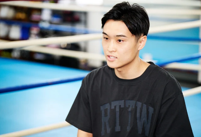 座右の銘は「死ぬこと以外かすり傷」と語る西田選手。普段は物静かで穏やかな性格だが、ボクシングでは人一倍の負けん気を力に、強敵にも一歩も引かずに闘う