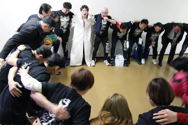 チーム全員で円陣を組み、気合を入れてリングに向かうのが恒例だ