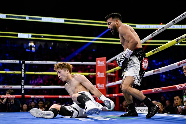 2回には井上(左)が、ルイス・ネリ戦と同じ左フックで自身2度目のダウン。弱点として指摘する声も
