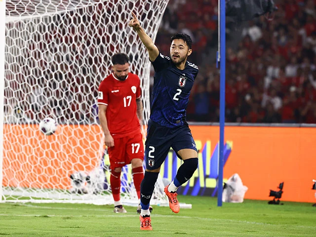昨年11月の北中米W杯アジア最終予選、インドネシア戦でダメ押しの4点目となる芸術的ゴールを決めた直後のショット。あらためて技術力の高さを見せつけた（写真／JFA/アフロ）