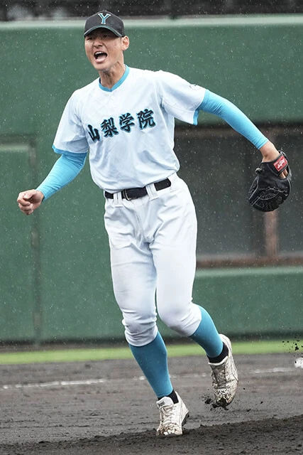 菰田陽生（山梨学院）　身長194㎝、体重97㎏の巨躯で投打共に高いポテンシャルを秘めた二刀流