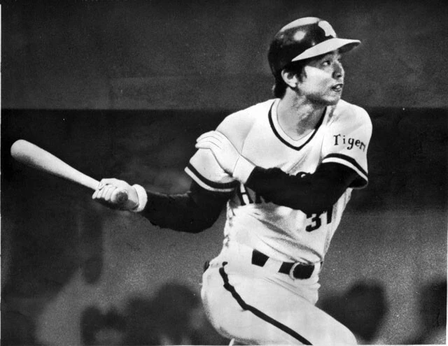 掛布雅之 1973年にドラフト6位で阪神に入団。本塁打王3回、打点王1回、ベストナイン7回など、阪神の4番として活躍。通算349本塁打を放ち、「ミスタータイガース」と称された。卓越したバッティング技術と勝負強さでファンを魅了し、85年には球団初となる日本一に貢献。88年に現役引退