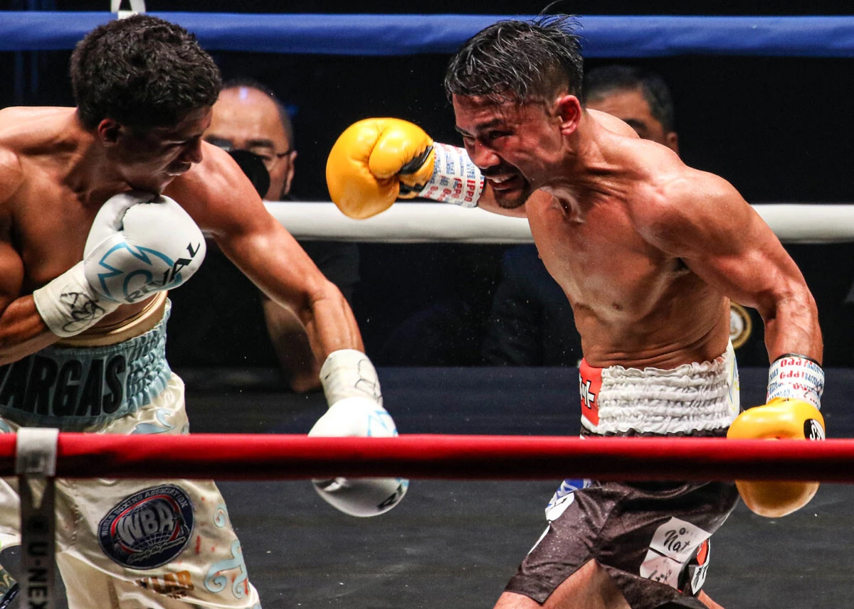 まさに不退転の覚悟でバルガスに襲いかかる比嘉