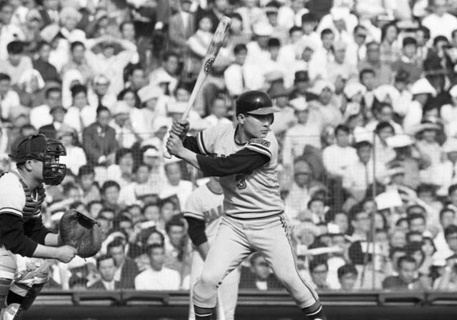 1972年、後楽園球場にて打席に立つ長池徳士(写真:時事)